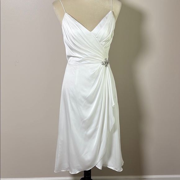DB STUDIO Ruched Charmeuse Sheath Dress with Brooch Faux Wrap Skirt White Size 2 - Picture 1 of 14